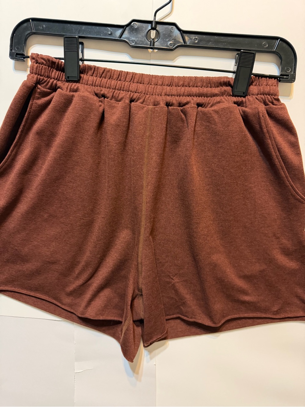 Vuori Women's Brown Athletic boyfriend Shorts with Elastic Waist Lightweight - Picture 2 of 14